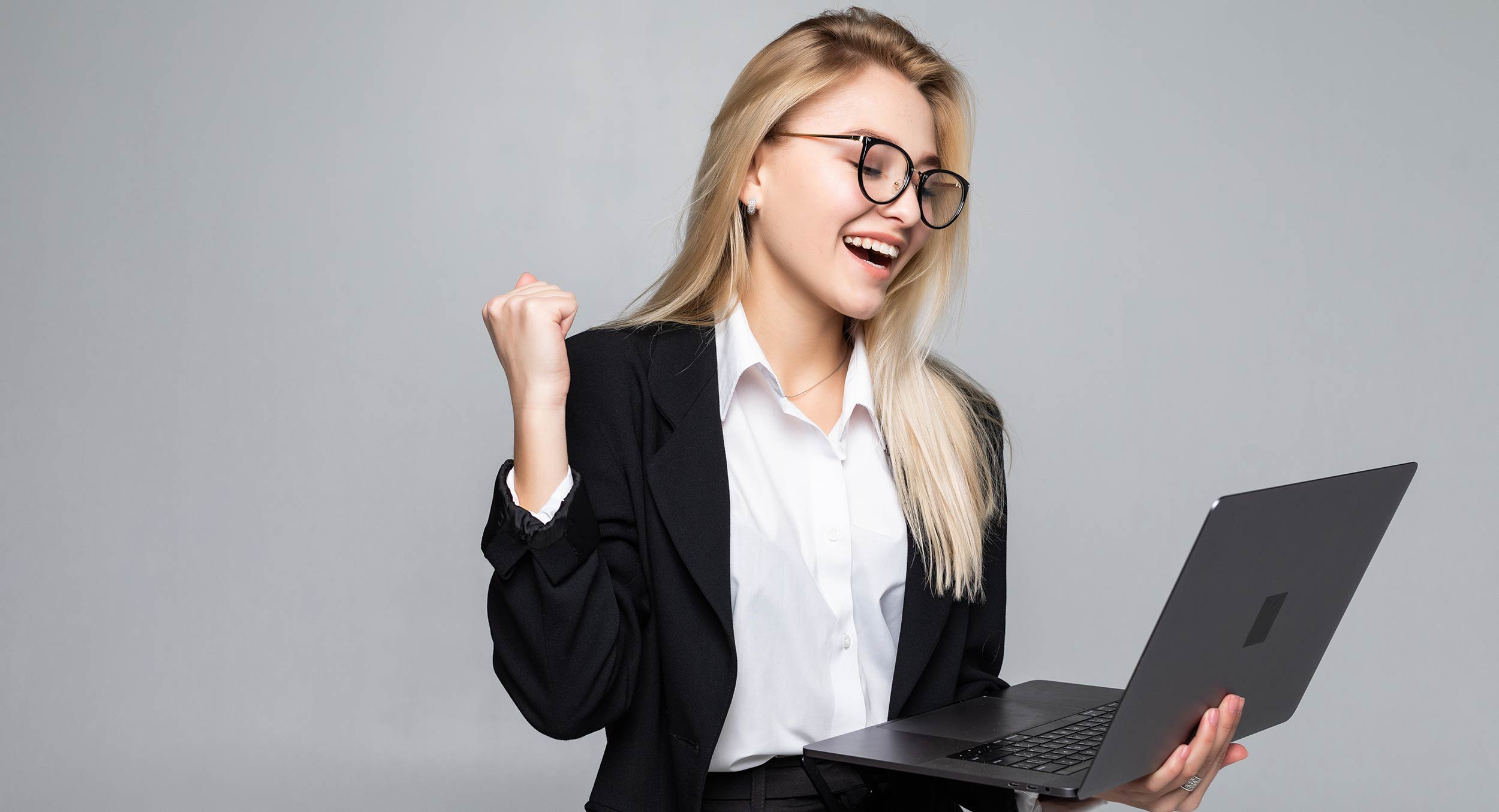 Alumna realizando una formación online